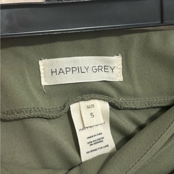 🔴 5 x $19 | Sage Green High Waist Shorts with Crossover Design - Picture 3 of 3